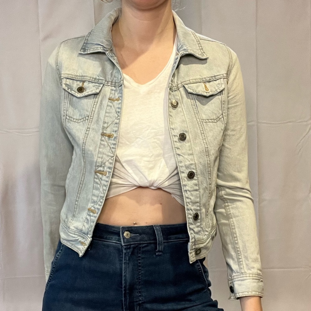 Y2K | light wash cropped denim jean jacket